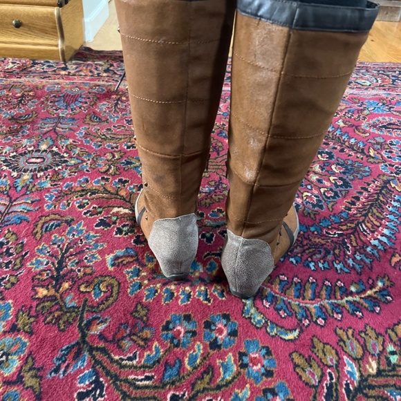 Jambi tall boot - Picture 3 of 3